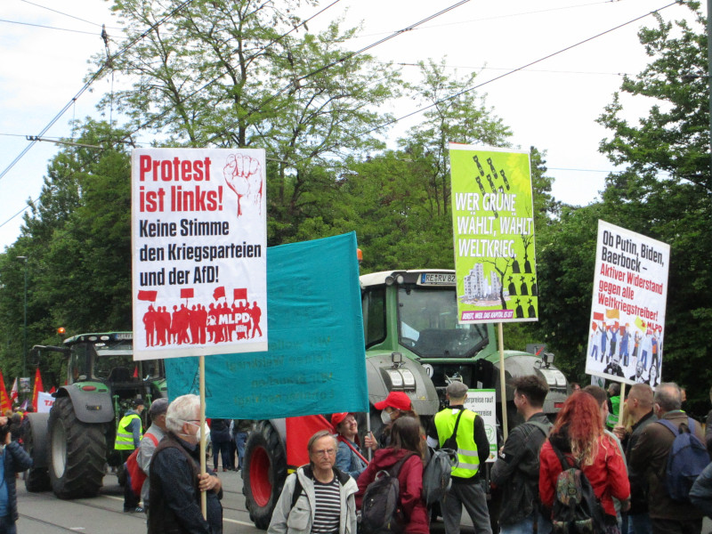 06 8. Mai Demo gegen den Kriegskurs der Grünen