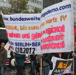 Seit 13 Jahren finden in ganz Deutschland die Montagsdemos statt. Längst hat sie sich zum "Tag des Widerstands" entwickelt und ist ein einmaliges politisches Forum geworden.