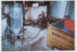 In dieser offenen „Anlage“ von HP Pelzer Chemie mussten die Arbeiter ohne Schutz mit hochgiftigen Substanzen hantieren!