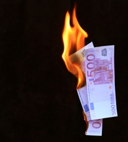 Können wir heute Geld verbrennen? - Foto: Rainer Sturm-pixelio.de